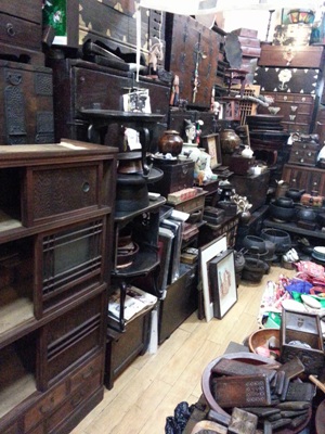 antique shop in Seoul.jpg