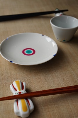 辻昇楽さんの小皿とチョク <br>A small plate and a sake cup made by Shogaku TSUJI