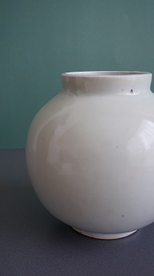 ヴィンテージ韓国白磁作品No.6 <br>Vintage white porcelain from Korea No.6