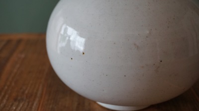 ヴィンテージ韓国白磁No.9（張り壺）<br>Vintage White Porcelain No.9 (round vase)