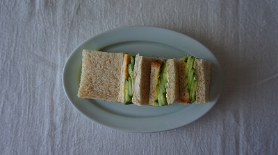 オーバル皿とサンドイッチ <br>Oval plate and sandwich