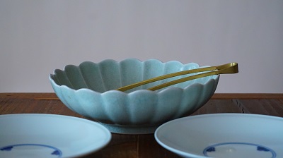 お花見に使いたい輪花鉢 <br>Flower-shaped bowl for Hanami, cherry-blossom viewing